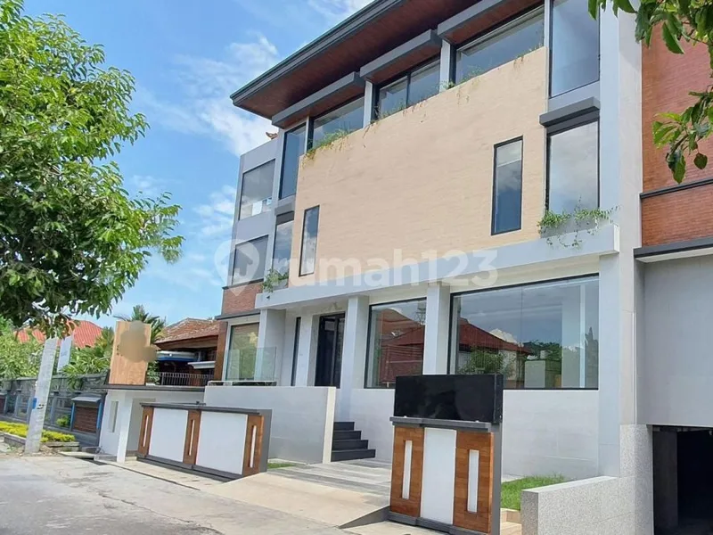 Hotel Bintang 3 Di Renon Dkt Raya Puputan Moh Yamin Pemuda Sanur - Real Estate in Bali
