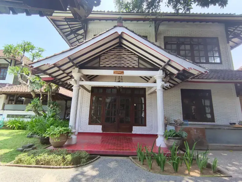 DISEWA VILLA 4BR SANUR –RUANGAN LUAS| SHARED BIG POOL|PAVILIUN OUTDOOR - Real Estate in Bali