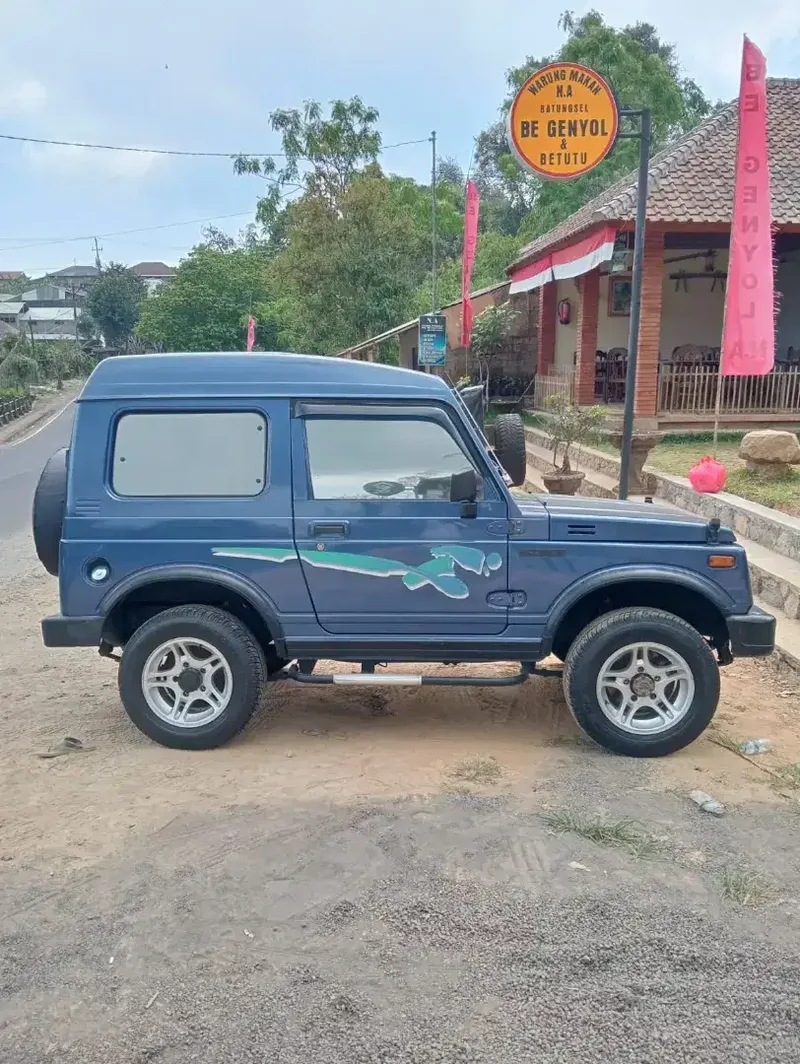 Suzuki Jimny 2004 Bensin - Vehicles in Bali
