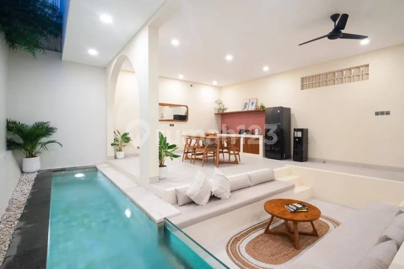 Villa Baru Modern Ready Unit Lokasi Premium di Pusat Canggu Bali - Real Estate in Bali