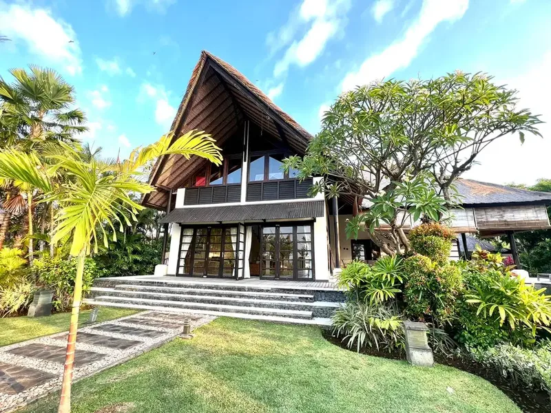Villa 5 Bedroom di Pinggir Pantai Lovina - Real Estate in Bali