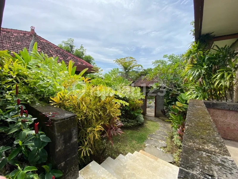 Villa 4 Bedroom Style Tropical Nyaman Furnished Siap Huni Dalam Kompleks Villa - Real Estate in Bali