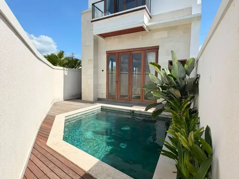 FOR SALE VILLA Berlokasi strategis di kawasan emas yang menghubungkan Berawa, Batu Bolong, dan Batu Belig - Real Estate in Bali