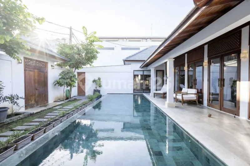 Leashold 18 Tahundijual Villa Lantai 1Lokasi Brawa Canggu - Bali in Bali
