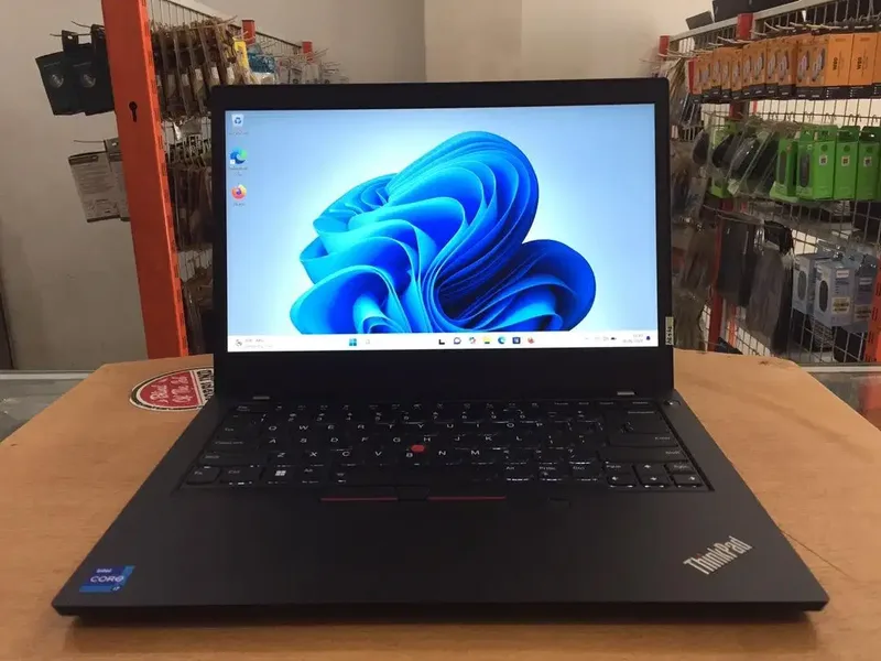 Lenovo ThinkPad L14 Core i7Gen11 Ram 16GB SSD 256GB Touchscren Mulus - Electronics in Bali