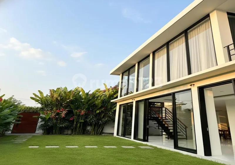Seminyak Vila 3 Kamar Tidur | Lokasi Pusat Kayu Aya | Modern - Real Estate in Bali