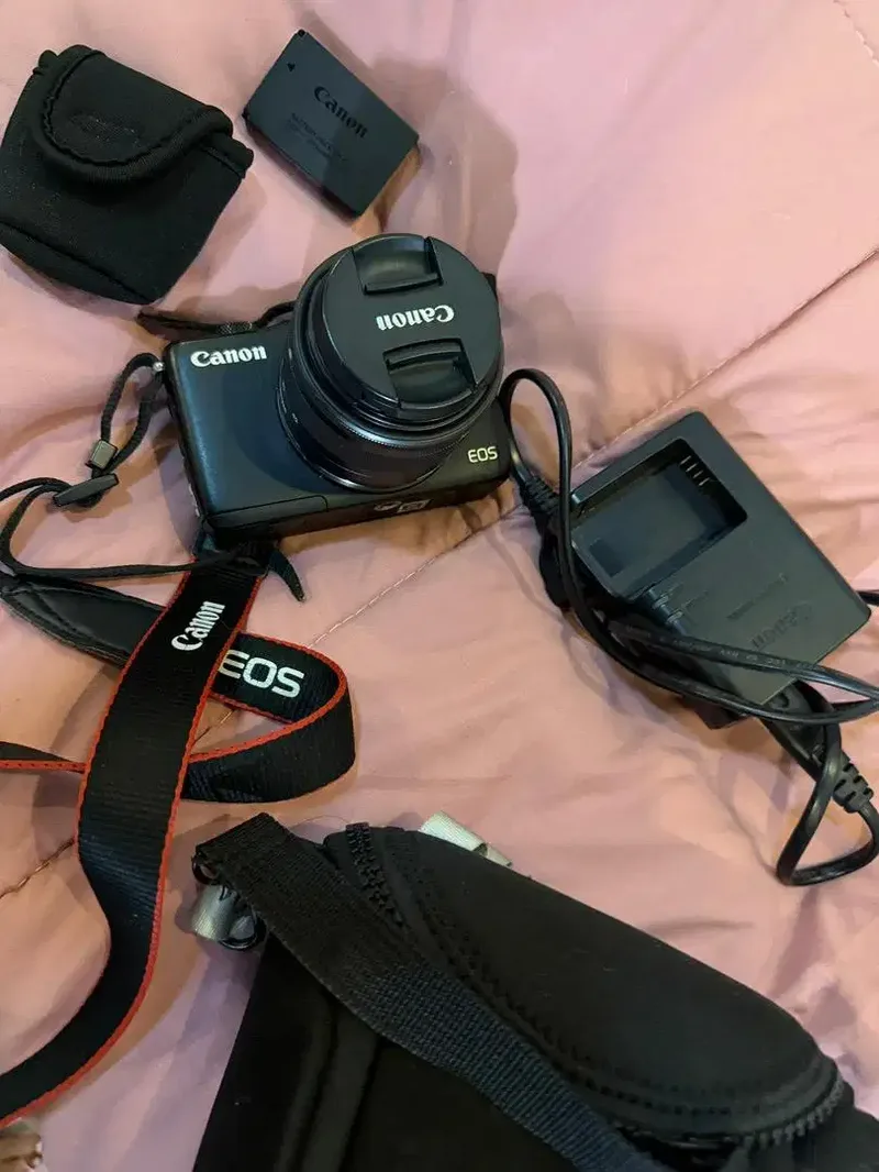 Canon EOS M10 (second) mulus - Electronics in Bali