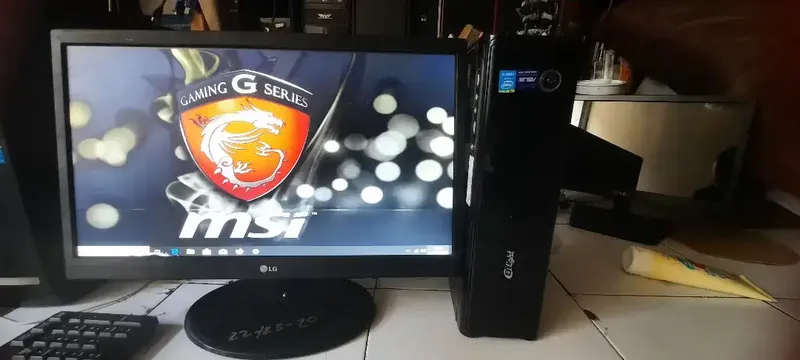 1 Set Komputer Core i3/Ram 8Gb+Monitor LED LG 19 - Electronics in Bali