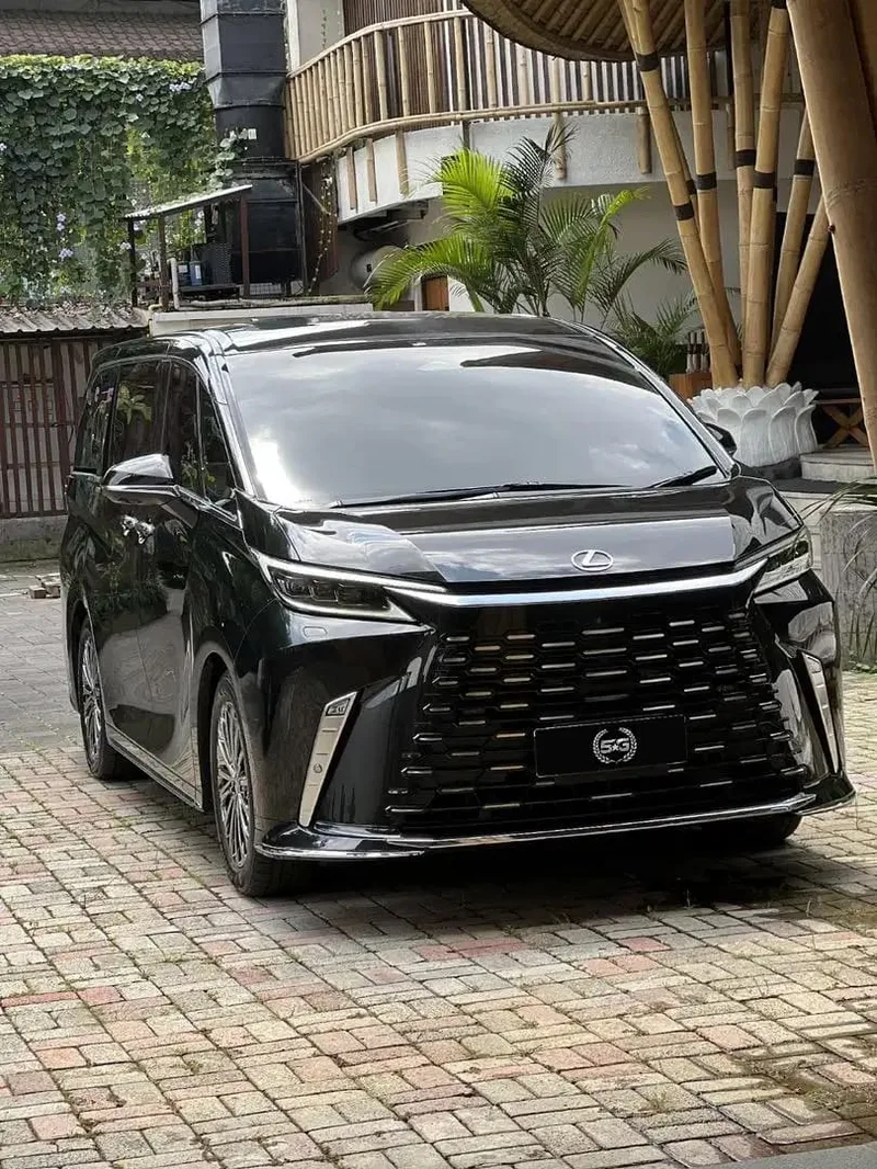 LEXUS LM350h 4SEATER 2024 GRAPHITE BLACK - Vehicles in Bali