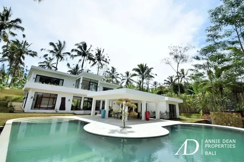 FREEHOLD MODERN HILLSIDE VILLA OVERLOOKING TO THE NATURE - Bali in Bali