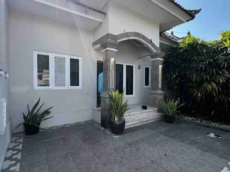 Rumah 3 Kamar di Taman Sari Kerobokan Badung Bali - Real Estate in Bali