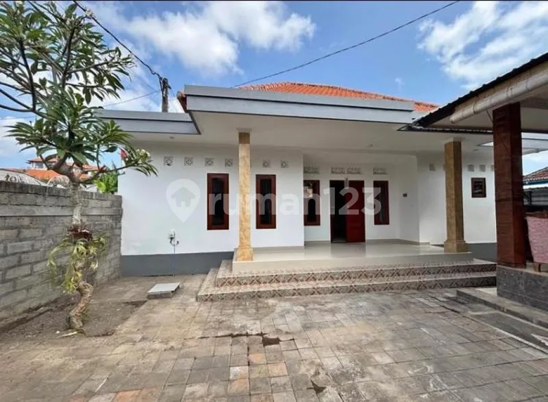 K898 Sewa Rumah Jalan Bucu Kerobokan Kuta Badung Bali Dekat Seminyak Denpasar Canggu Daung 3 Bedrooms - Real Estate in Bali
