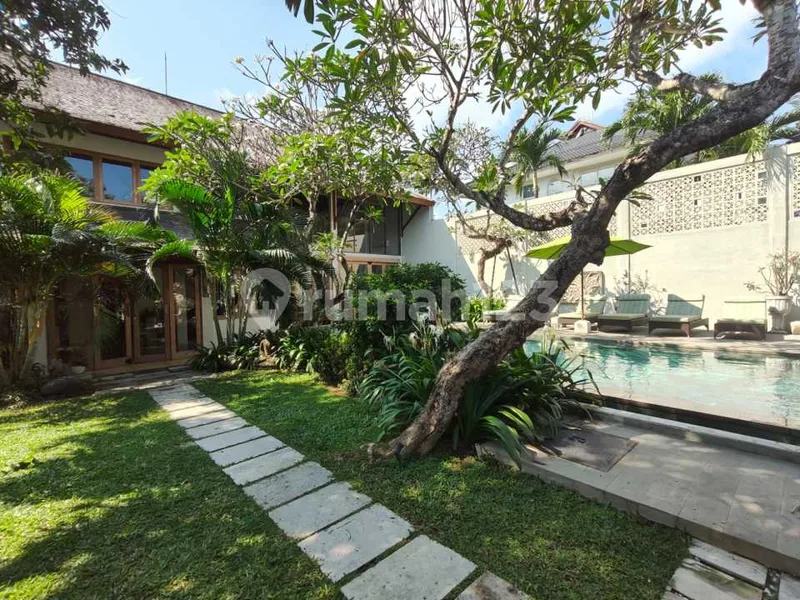 Yearly Rental Beautiful Villa At Strategic Location In Seminyak - Real Estate in Bali