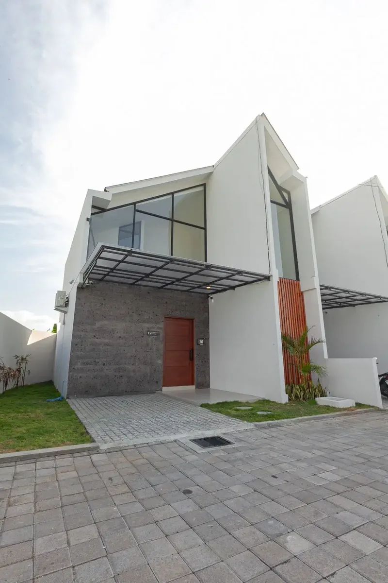 HUNIAN READY FURNISHED 2LT LOKASI STARTEGIS  SEMINYAK BALI - Real Estate in Bali