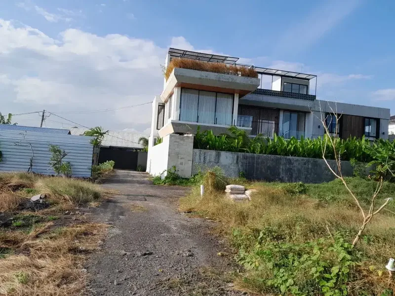 Dijual Tanah Strategis 140 m² di Kerobokan dengan Pemandangan Sawah yang Langka – SHM, Zona Pink, Siap Bangun - Real Estate in Bali