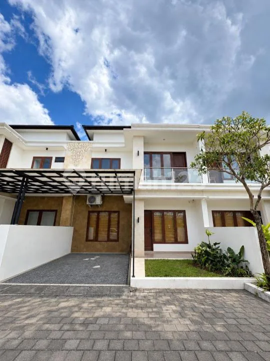Rumah Modern 2 Lantai Seminyak | Nyaman dan Strategis - Real Estate in Bali