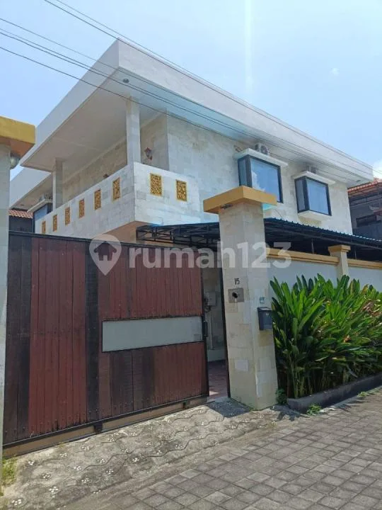 Rumah Luas 5 Are 2 Lantai 7 Kamar di Pulau Moyo Sesetan Area Strategis Rumah Siap Huni - Bali in Bali