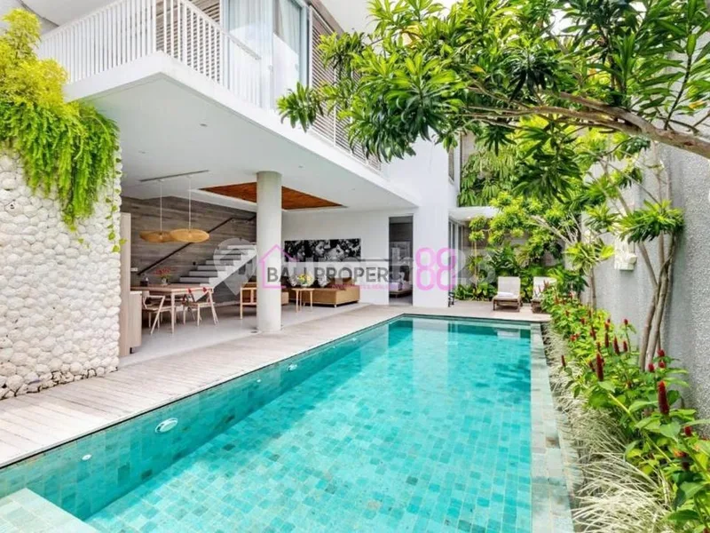 Villa Minimalis Modern dengan Kolam Renang Pribadi di Lokasi Premium Seminyak - Real Estate in Bali