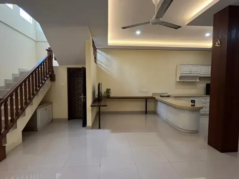 Rumah Cantik 4 Bedroom Dekat Kerobokan Badung Bali - Real Estate in Bali