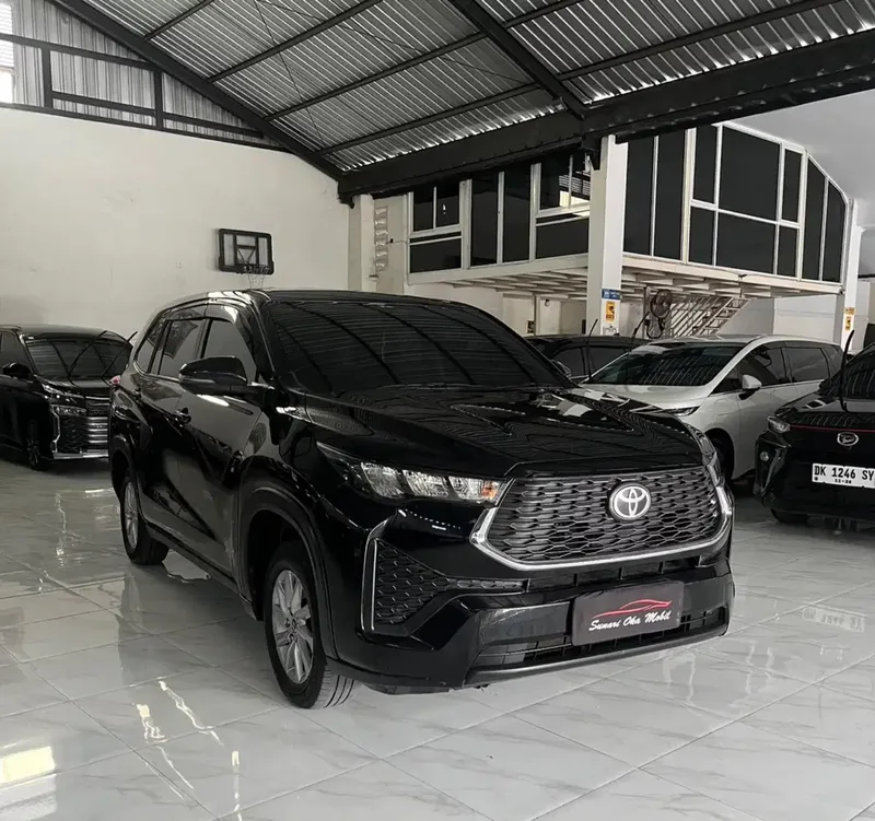 Toyota Innova zenix G - Vehicles in Bali