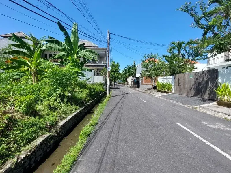 Tanah Luas 10are ( Bisa Ambil 5 are/500m² ) area strategis investasi Zona Kuning. Jl Dewi Sri, Legian Badung.1 - Real Estate in Bali