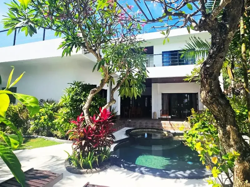 Villa Cantik Pinggir Pantai Tanjung Benoa Nusa Dua Bali - Real Estate in Bali