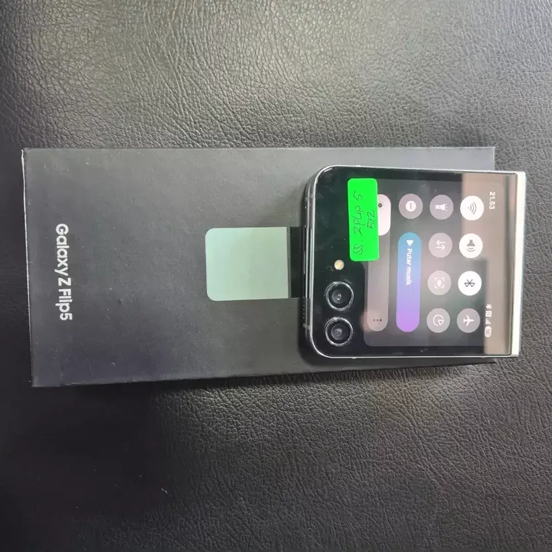 Samsung Galaxy Z Flip 5 8/512GB Green SEIN Fullset - Bali in Bali