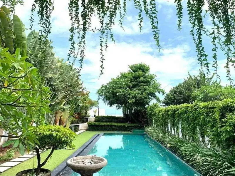 FOR SALE OVERLOOKING THE OCEAN BEACHFRONT VILLA KERAMAS - Real Estate in Bali