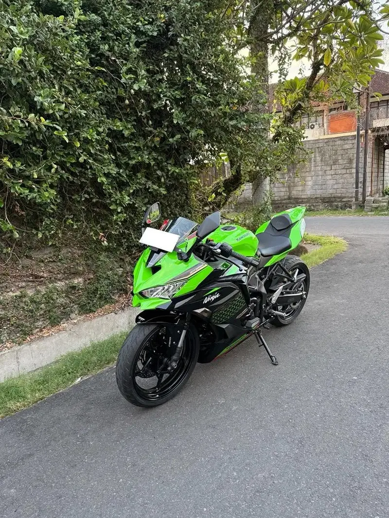 Kawasaki Ninja ZX-25R ABS KRT 2020 akhir. Low km, pribadi & terawat - Vehicles in Bali