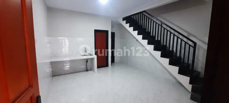 Sewa Rumah Baru 2Lt, 2Kt+2Km, Garasi Luas - Bali in Bali