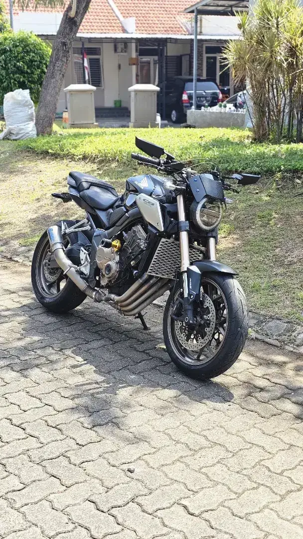 Honda CB650R Neo 2022 warna black, kondisi cakep, siap pakai. No PR. - Vehicles in Bali