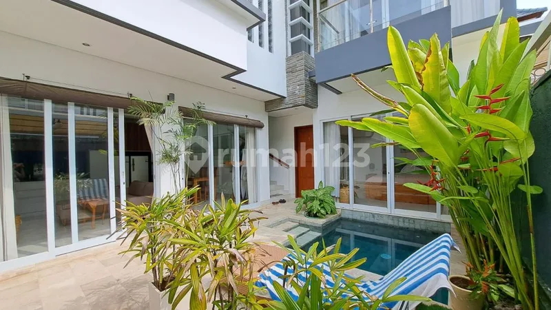 Villa Nusa Dua Di Jalan Pratama Dekat Pantai - Real Estate in Bali