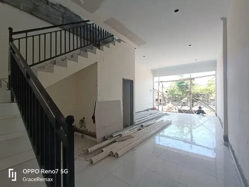 Toko 2 Lantai Strategis Disewakan di Kerobokan Kelod, Kuta Utara - Real Estate in Bali