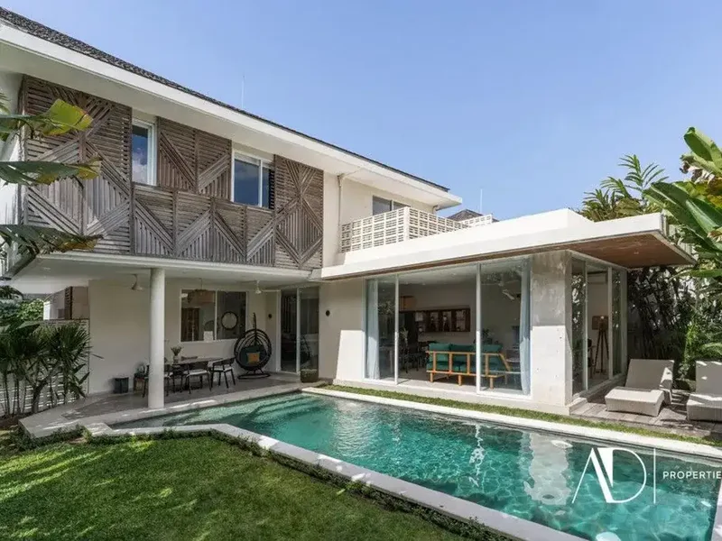 LEASEHOLD | CONTEMPORARY VILLA WITH RICE FIELD VIEWS IN BERAWA, CANGGU - Bali in Bali