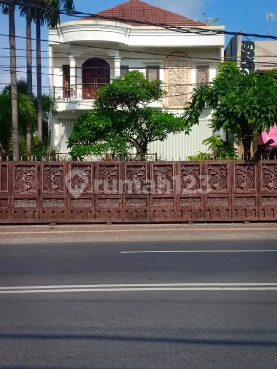 RUKO BESAR 2.5 LANTAI DAN MEMILIKI BASEMENT COCOK UNTUK GEDUNG KANTOR DAN SEGALA USAHA - Bali in Bali