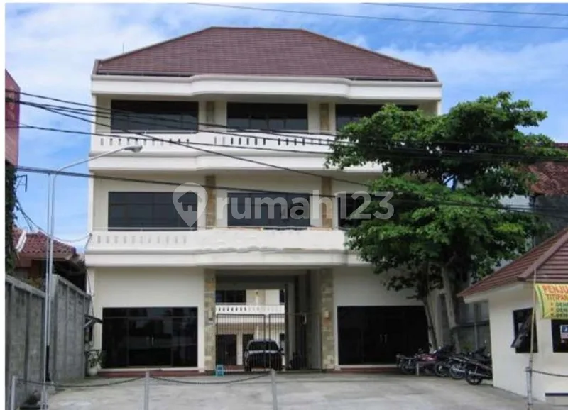 Gedung Kantor Strategis Raya Kuta Bali - Real Estate in Bali