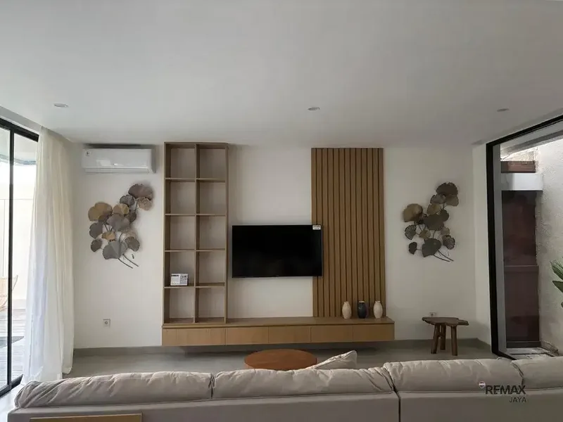 Villa 3 Kamar Tidur Fully Furnished Disewakan, di Kerobokan - Real Estate in Bali