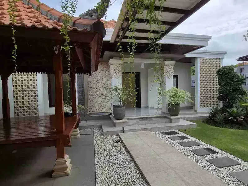 Dijual Villa Mewah di Area Renon 3+1 BR dengan Kolam Renang Private - Real Estate in Bali