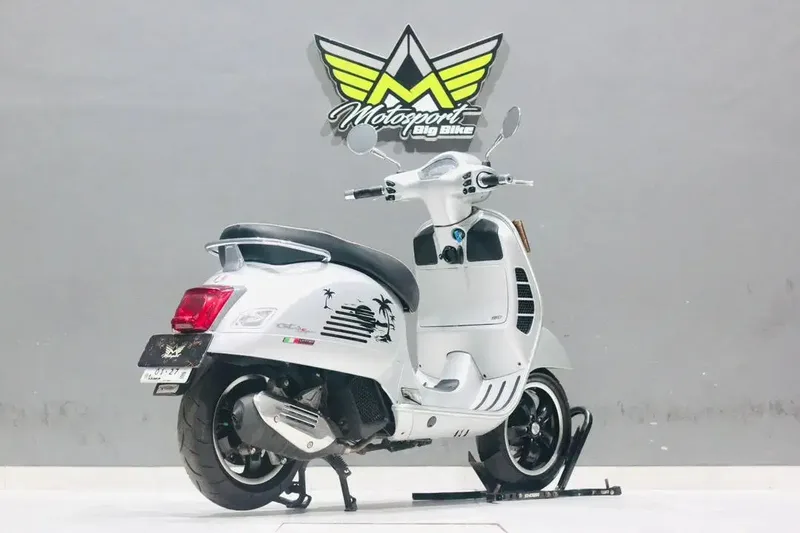 Piaggio vespa GTS super 150 ABS limited edition 2022 mulus siap pakai - Vehicles in Bali