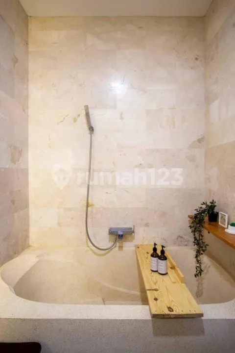 Villa Strategis 3 Kamar Furnished With Pool Dekat Pantai, Canggu - Real Estate in Bali
