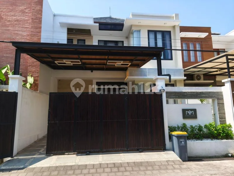 Disewakan - Villa 4 Kamar di Sunset Road Kuta - Real Estate in Bali