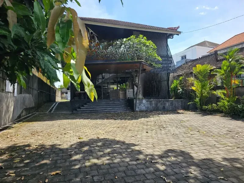 Disewakan tempat usaha ex resto dekat pelabuhan Sanur - Real Estate in Bali