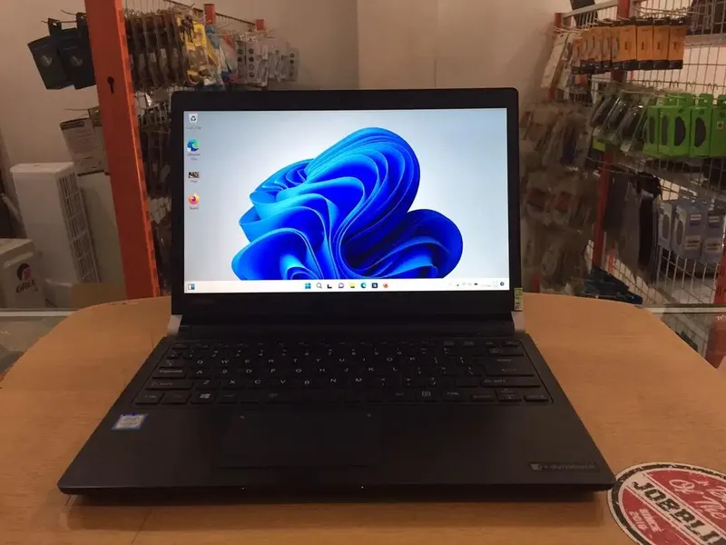 Laptop Toshiba Portege R30C Core i3Gen6 Ram 8GB SSD 128GB Slim Ringan - Electronics in Bali
