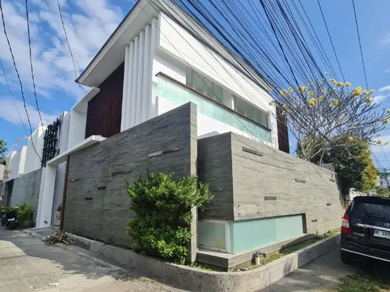 VILLA MODERN TROPIS UMALAS KEROBOKAN BADUNG - Real Estate in Bali