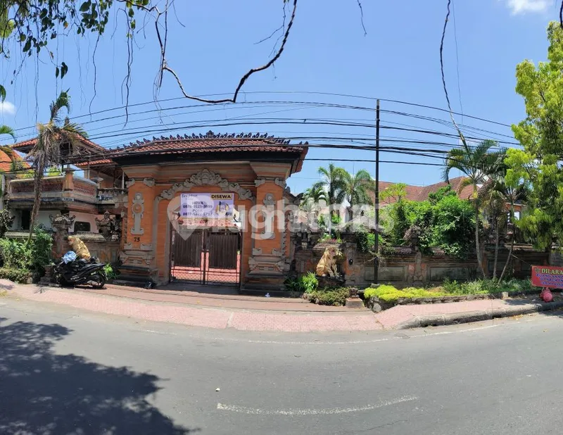 Rumah Luas Cocok untuk Sekolah Kantor Tempat Kursus Gudang dan Lain Lain Tanah Luas Parkiran Besar Rumah di Gianyar, Gianyar - Real Estate in Bali