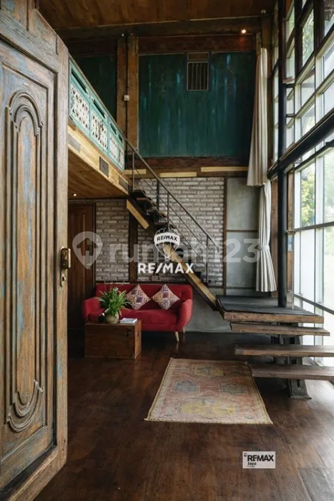 Stylish Rustic Mezzanine Living For Rent In Canggu - Real Estate in Bali