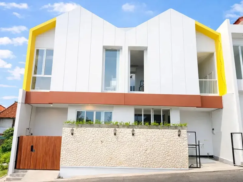 Dijual Villa 2 Lantai Dengan 3 Kamar Tidur Lokasi Di Tibubeneng - Bali in Bali