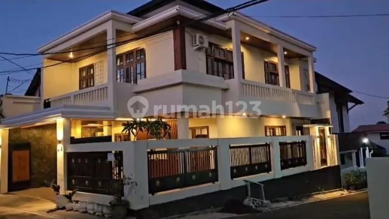 Disewakan Luxury Rumah Premium Lingkungan Sejuk Dekat Pariwisata - Bali in Bali
