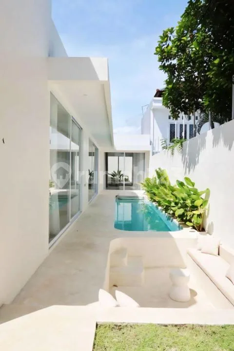 Discover Your Modern Tropical Oasis In Kerobokan! 2 Bedrooms - Real Estate in Bali