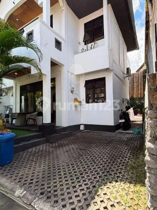 Stunning 3-Bedroom Villa For Rent In Kerobokan - Real Estate in Bali